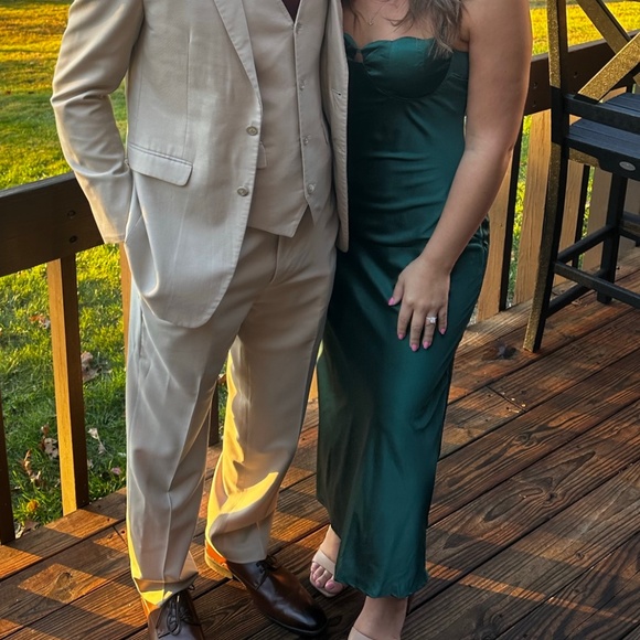 Green satin dress - Picture 6 of 8